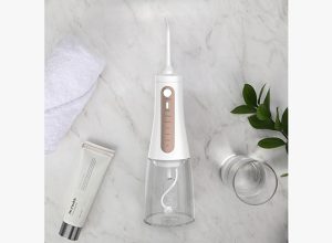 Kaip valyti dantis namuose